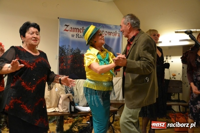 Zdjęcie w galerii na portalu naszraciborz.pl: Na fali humoru i satyry – żartobliwe widowisko na zamku  wiadomości z regionu