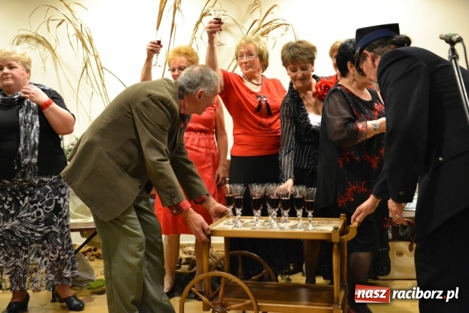 Zdjęcie w galerii na portalu naszraciborz.pl: Na fali humoru i satyry – żartobliwe widowisko na zamku  wiadomości z regionu