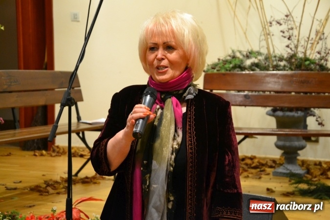 Zdjęcie w galerii na portalu naszraciborz.pl: Na fali humoru i satyry – żartobliwe widowisko na zamku  wiadomości z regionu