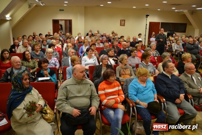 Zdjęcie w galerii na portalu naszraciborz.pl: Na fali humoru i satyry – żartobliwe widowisko na zamku  wiadomości z regionu