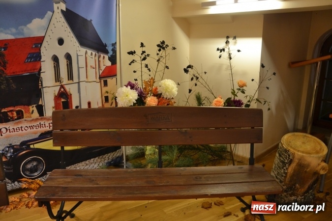 Zdjęcie w galerii na portalu naszraciborz.pl: Na fali humoru i satyry – żartobliwe widowisko na zamku  wiadomości z regionu