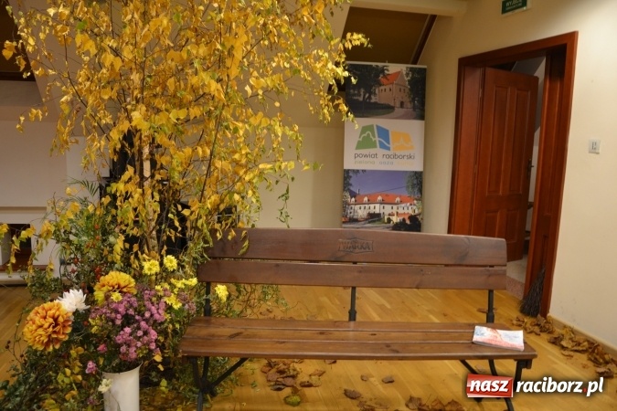 Zdjęcie w galerii na portalu naszraciborz.pl: Na fali humoru i satyry – żartobliwe widowisko na zamku  wiadomości z regionu