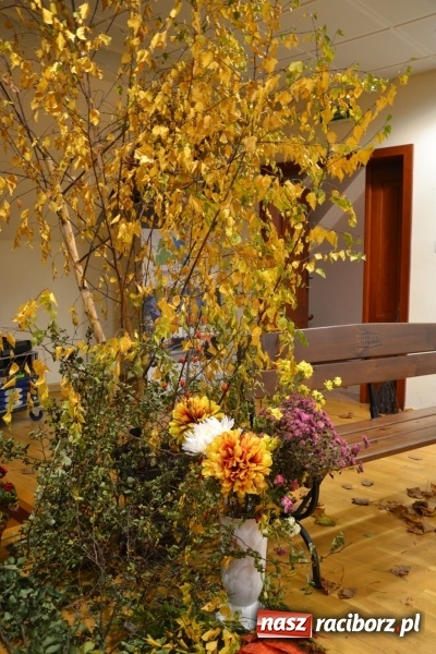 Zdjęcie w galerii na portalu naszraciborz.pl: Na fali humoru i satyry – żartobliwe widowisko na zamku  wiadomości z regionu