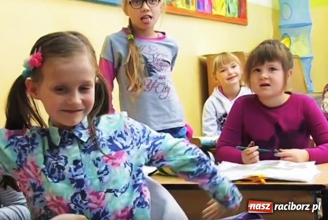 Zdjęcie w galerii na portalu naszraciborz.pl: Uczniowie z Nędzy walczą o tytuł najlepszego polskiego klipu muzycznego! Zagłosuj  wiadomości z regionu