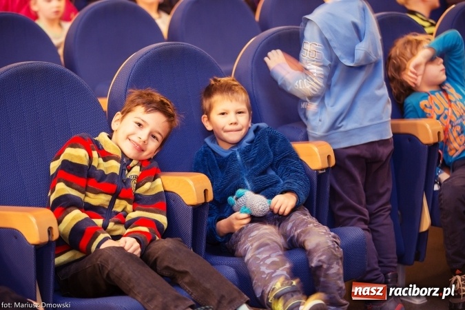 Zdjęcie w galerii na portalu naszraciborz.pl: Światowy Dzień Pluszowego Misia - przedstawienie w Strzesze wiadomości z regionu