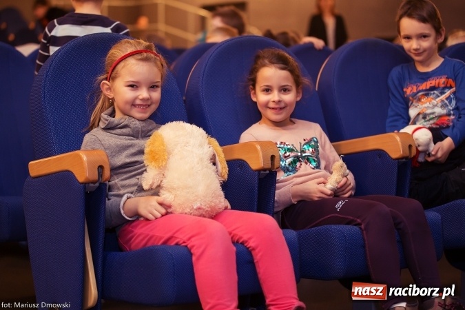 Zdjęcie w galerii na portalu naszraciborz.pl: Światowy Dzień Pluszowego Misia - przedstawienie w Strzesze wiadomości z regionu