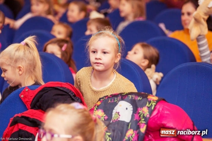 Zdjęcie w galerii na portalu naszraciborz.pl: Światowy Dzień Pluszowego Misia - przedstawienie w Strzesze wiadomości z regionu