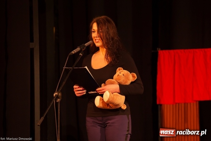 Zdjęcie w galerii na portalu naszraciborz.pl: Światowy Dzień Pluszowego Misia - przedstawienie w Strzesze wiadomości z regionu