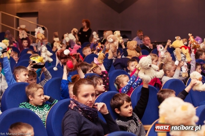 Zdjęcie w galerii na portalu naszraciborz.pl: Światowy Dzień Pluszowego Misia - przedstawienie w Strzesze wiadomości z regionu