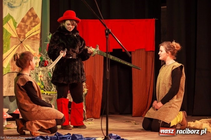 Zdjęcie w galerii na portalu naszraciborz.pl: Światowy Dzień Pluszowego Misia - przedstawienie w Strzesze wiadomości z regionu