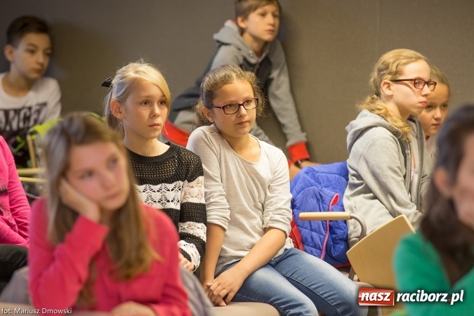 Zdjęcie w galerii na portalu naszraciborz.pl: Lekcja samorządowa dla uczniów jednej z raciborskich podstawówek w starostwie powiatowym wiadomości z regionu