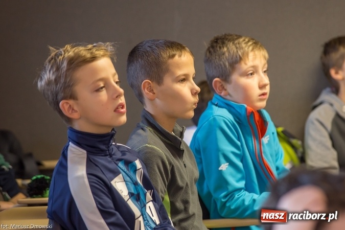 Zdjęcie w galerii na portalu naszraciborz.pl: Lekcja samorządowa dla uczniów jednej z raciborskich podstawówek w starostwie powiatowym wiadomości z regionu