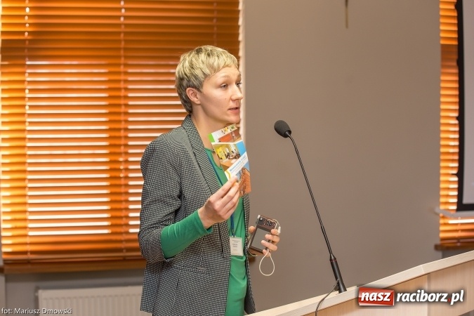 Zdjęcie w galerii na portalu naszraciborz.pl: Lekcja samorządowa dla uczniów jednej z raciborskich podstawówek w starostwie powiatowym wiadomości z regionu