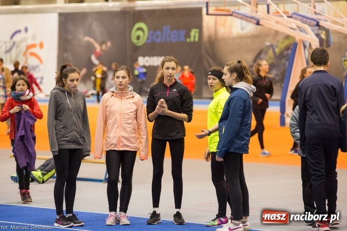 Zdjęcie w galerii na portalu naszraciborz.pl: Ponad pięciuset uczniów na raciborskich zawodach z cyklu Lekkoatletyka dla każdego wiadomości z regionu