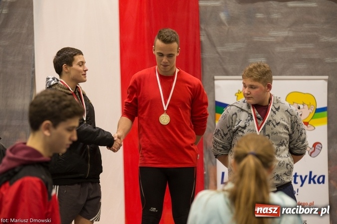 Zdjęcie w galerii na portalu naszraciborz.pl: Ponad pięciuset uczniów na raciborskich zawodach z cyklu Lekkoatletyka dla każdego wiadomości z regionu