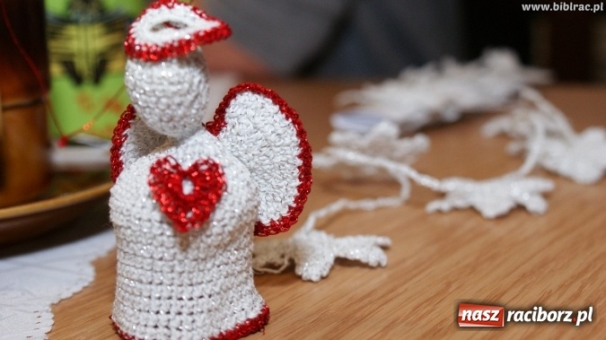 Zdjęcie w galerii na portalu naszraciborz.pl: Kartki świąteczne, słoiki i robótki ręczne, czyli listopadowe warsztaty w bibliotece wiadomości z regionu