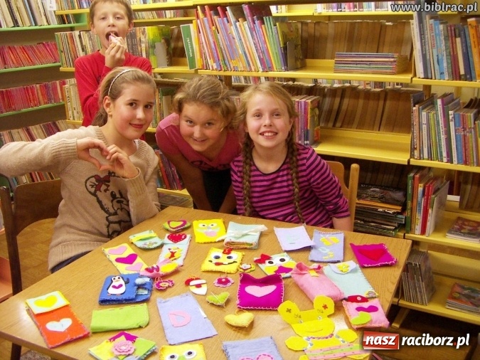 Zdjęcie w galerii na portalu naszraciborz.pl: Kartki świąteczne, słoiki i robótki ręczne, czyli listopadowe warsztaty w bibliotece wiadomości z regionu