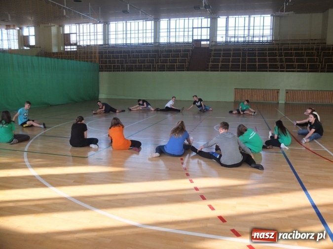 Zdjęcie w galerii na portalu naszraciborz.pl: Taniec współczesny zagościł w ZSO w Kuźni Raciborskiej  wiadomości z regionu