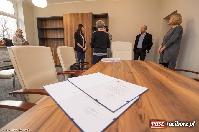 Zdjęcie w galerii na portalu naszraciborz.pl: Anna Raszewska, absolwentka raciborskiej PWSZ, odebrała wczoraj nagrodę za najlepszą pracę dyplomową z dziedziny pedagogiki wiadomości z regionu