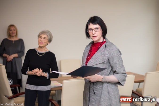 Zdjęcie w galerii na portalu naszraciborz.pl: Anna Raszewska, absolwentka raciborskiej PWSZ, odebrała wczoraj nagrodę za najlepszą pracę dyplomową z dziedziny pedagogiki wiadomości z regionu