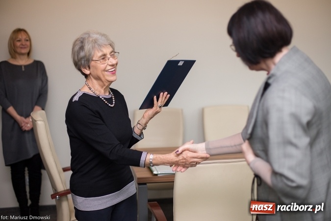 Zdjęcie w galerii na portalu naszraciborz.pl: Anna Raszewska, absolwentka raciborskiej PWSZ, odebrała wczoraj nagrodę za najlepszą pracę dyplomową z dziedziny pedagogiki wiadomości z regionu