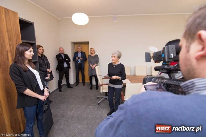 Zdjęcie w galerii na portalu naszraciborz.pl: Anna Raszewska, absolwentka raciborskiej PWSZ, odebrała wczoraj nagrodę za najlepszą pracę dyplomową z dziedziny pedagogiki wiadomości z regionu