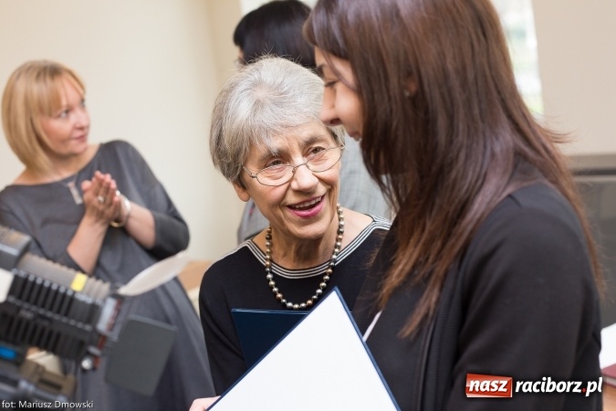 Zdjęcie w galerii na portalu naszraciborz.pl: Anna Raszewska, absolwentka raciborskiej PWSZ, odebrała wczoraj nagrodę za najlepszą pracę dyplomową z dziedziny pedagogiki wiadomości z regionu