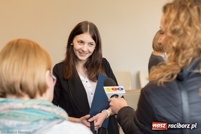 Zdjęcie w galerii na portalu naszraciborz.pl: Anna Raszewska, absolwentka raciborskiej PWSZ, odebrała wczoraj nagrodę za najlepszą pracę dyplomową z dziedziny pedagogiki wiadomości z regionu