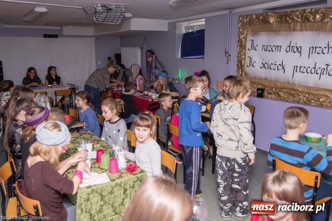 Zdjęcie w galerii na portalu naszraciborz.pl: W Szkole Podstawowej nr 13 przepowiadano dziś przyszłość wiadomości z regionu