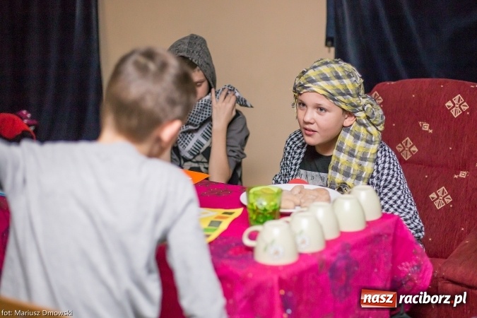 Zdjęcie w galerii na portalu naszraciborz.pl: W Szkole Podstawowej nr 13 przepowiadano dziś przyszłość wiadomości z regionu