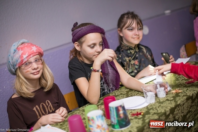 Zdjęcie w galerii na portalu naszraciborz.pl: W Szkole Podstawowej nr 13 przepowiadano dziś przyszłość wiadomości z regionu