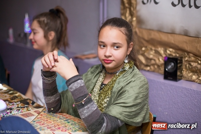 Zdjęcie w galerii na portalu naszraciborz.pl: W Szkole Podstawowej nr 13 przepowiadano dziś przyszłość wiadomości z regionu