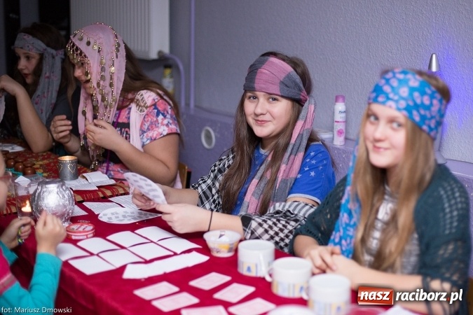 Zdjęcie w galerii na portalu naszraciborz.pl: W Szkole Podstawowej nr 13 przepowiadano dziś przyszłość wiadomości z regionu