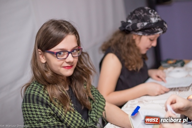 Zdjęcie w galerii na portalu naszraciborz.pl: W Szkole Podstawowej nr 13 przepowiadano dziś przyszłość wiadomości z regionu