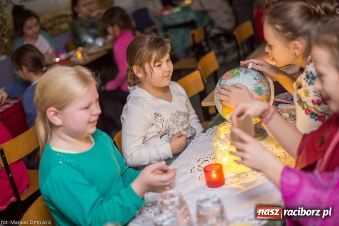 Zdjęcie w galerii na portalu naszraciborz.pl: W Szkole Podstawowej nr 13 przepowiadano dziś przyszłość wiadomości z regionu