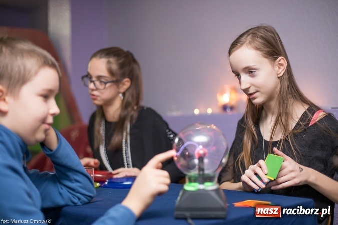 Zdjęcie w galerii na portalu naszraciborz.pl: W Szkole Podstawowej nr 13 przepowiadano dziś przyszłość wiadomości z regionu