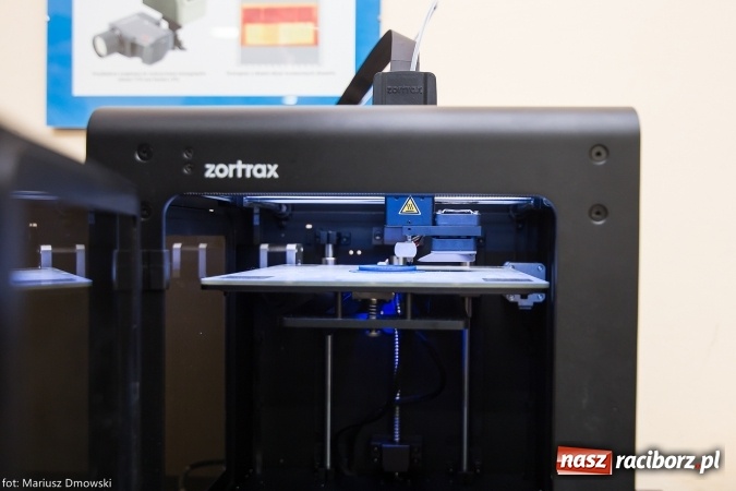 Zdjęcie w galerii na portalu naszraciborz.pl: PWSZ w Raciborzu wzbogaciła się o nowy sprzęt – drukarkę 3D  wiadomości z regionu