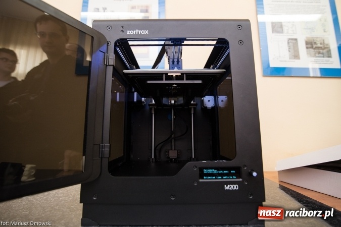 Zdjęcie w galerii na portalu naszraciborz.pl: PWSZ w Raciborzu wzbogaciła się o nowy sprzęt – drukarkę 3D  wiadomości z regionu