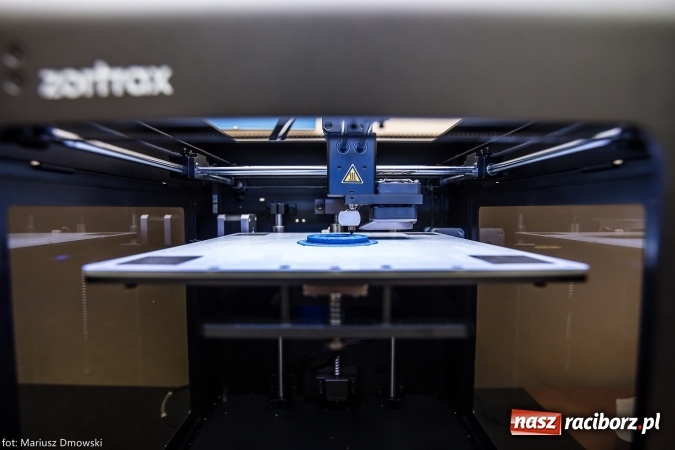 Zdjęcie w galerii na portalu naszraciborz.pl: PWSZ w Raciborzu wzbogaciła się o nowy sprzęt – drukarkę 3D  wiadomości z regionu