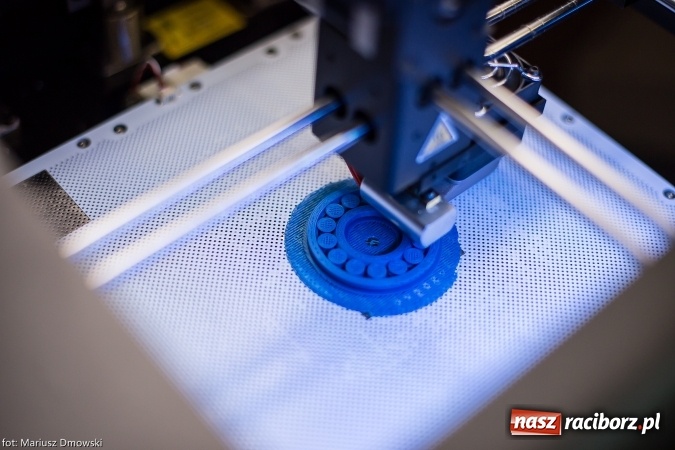 Zdjęcie w galerii na portalu naszraciborz.pl: PWSZ w Raciborzu wzbogaciła się o nowy sprzęt – drukarkę 3D  wiadomości z regionu