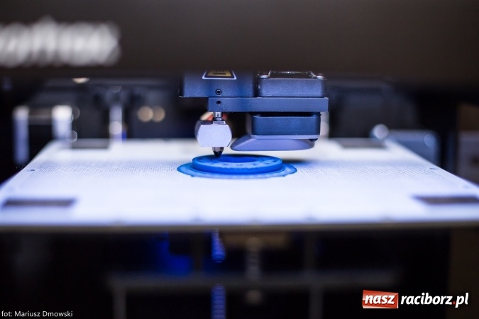 Zdjęcie w galerii na portalu naszraciborz.pl: PWSZ w Raciborzu wzbogaciła się o nowy sprzęt – drukarkę 3D  wiadomości z regionu