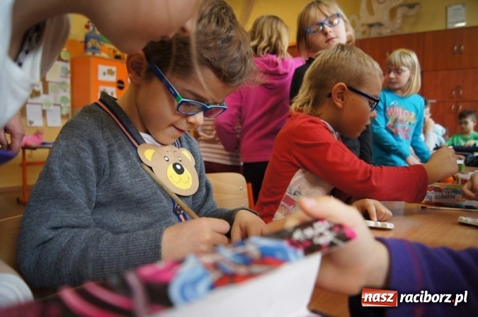 Zdjęcie w galerii na portalu naszraciborz.pl: Misiowe spotkanie przedszkolaków w Szkole Podstawowej nr 4  wiadomości z regionu