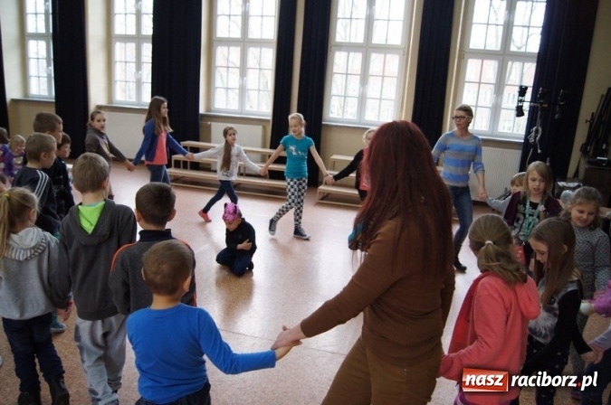 Zdjęcie w galerii na portalu naszraciborz.pl: Misiowe spotkanie przedszkolaków w Szkole Podstawowej nr 4  wiadomości z regionu