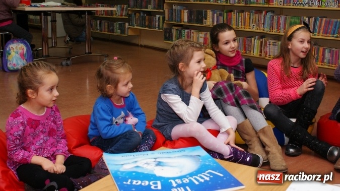 Zdjęcie w galerii na portalu naszraciborz.pl: Cała Polska Czyta Dzieciom po angielsku w bibliotece  wiadomości z regionu