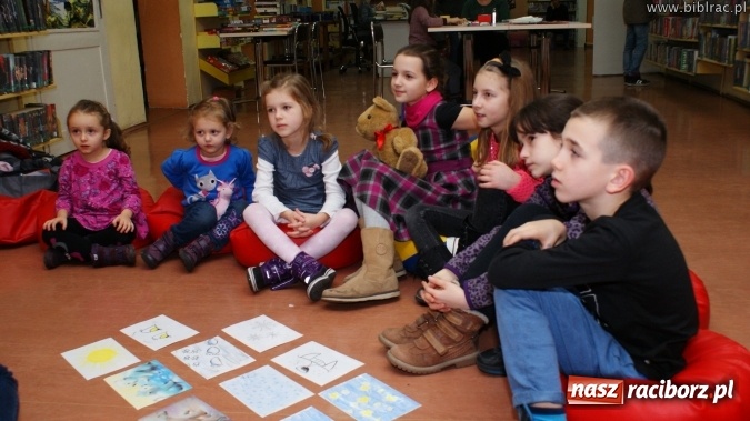 Zdjęcie w galerii na portalu naszraciborz.pl: Cała Polska Czyta Dzieciom po angielsku w bibliotece  wiadomości z regionu
