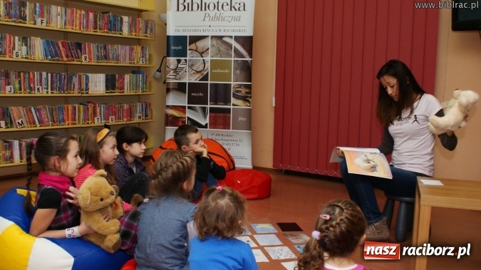Zdjęcie w galerii na portalu naszraciborz.pl: Cała Polska Czyta Dzieciom po angielsku w bibliotece  wiadomości z regionu