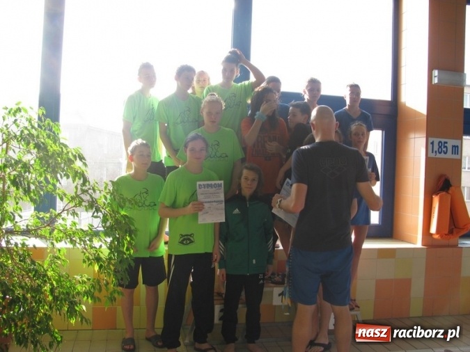Zdjęcie w galerii na portalu naszraciborz.pl: Pływanie. 12-latkowie spisali się na szóstkę  wiadomości z regionu
