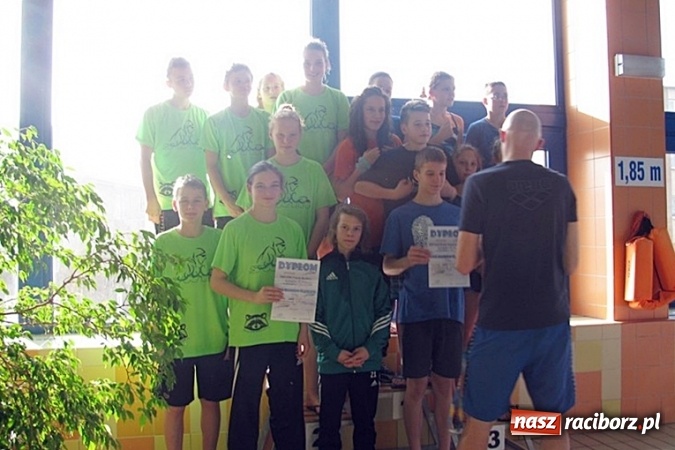 Zdjęcie w galerii na portalu naszraciborz.pl: Pływanie. 12-latkowie spisali się na szóstkę  wiadomości z regionu