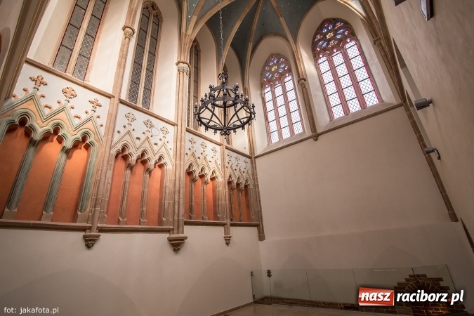 Zdjęcie w galerii na portalu naszraciborz.pl: Kaplica zajaśniała pełnym blaskiem. Do czerwca trzeba zdążyć z aranżacją wnętrza wiadomości z regionu