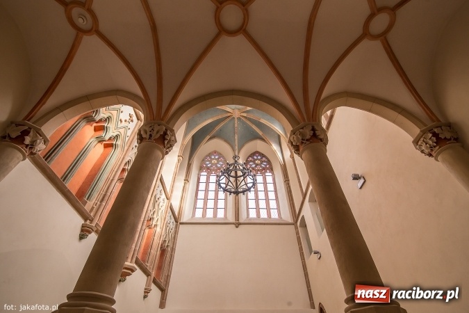 Zdjęcie w galerii na portalu naszraciborz.pl: Kaplica zajaśniała pełnym blaskiem. Do czerwca trzeba zdążyć z aranżacją wnętrza wiadomości z regionu